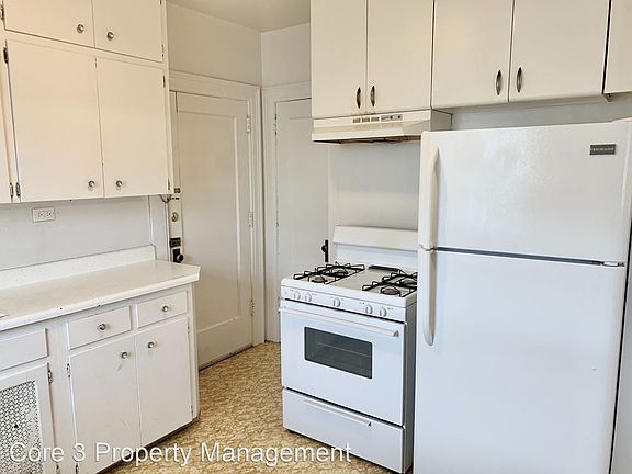 3rd image of 616 N Cooper St Unit 1
