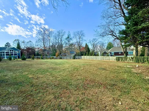 6570 Fallwind Ln, Bethesda, MD 20817