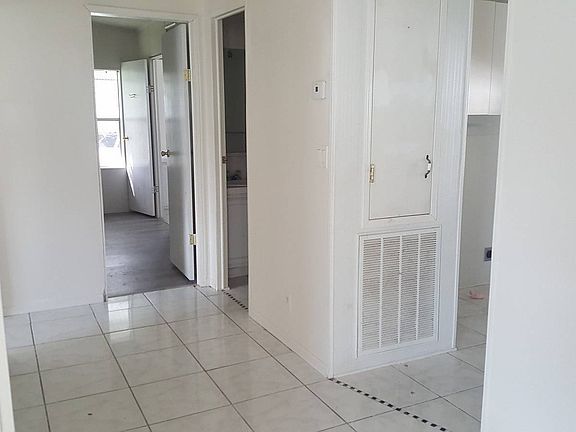 5th image of 561 Squire Ln