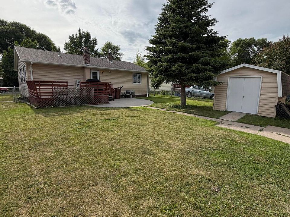 1st image of 512 4th Ave NE