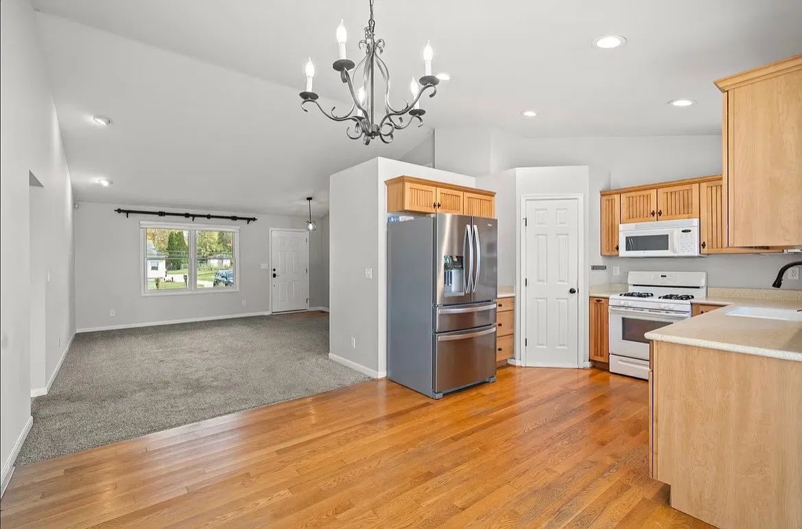 2546 S Main Ave — Photo 4