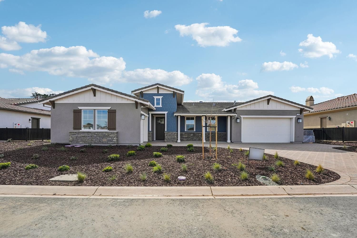 2680 Bay View Dr