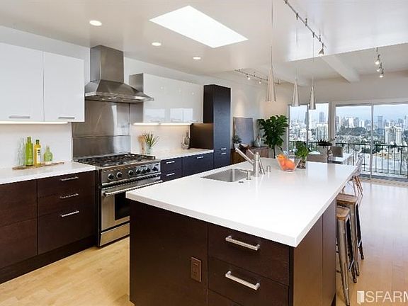 2nd image of 980 Baker St
