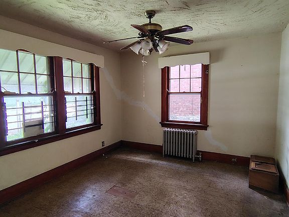 4th image of 1851 Denham St
