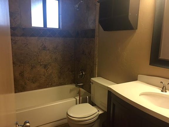 4th image of 885 Douglas Ln