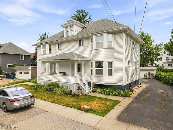 2nd image of 1415 Clifton Pl