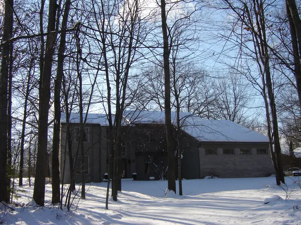 2423 N Deer Valley Dr, Midland, MI 48642