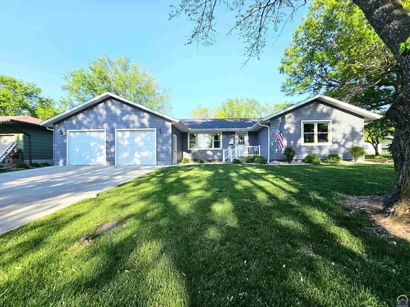 708 S 11th St, Sabetha, KS 66534