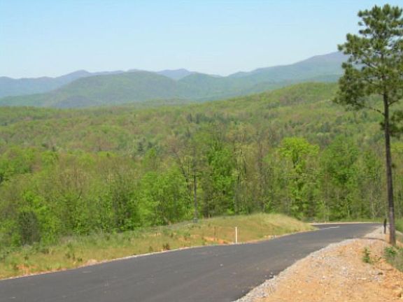 5th image of Aerie Vista Dr