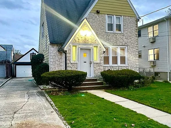 138-33 224th St, Springfield Gardens, NY 11413