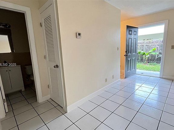 4th image of 701 SW 15th Ave #1-4