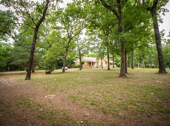 2nd image of 104 Brentwood Cir