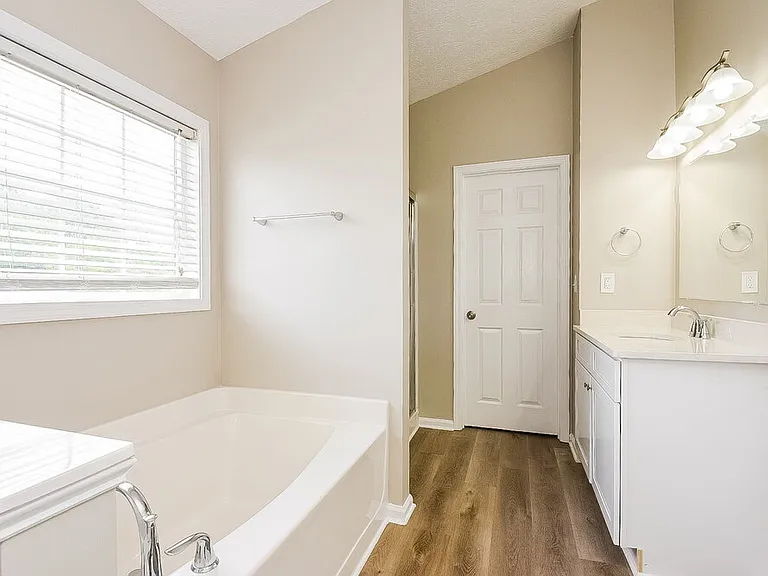 107 Chamberlyn Ln — Photo 13