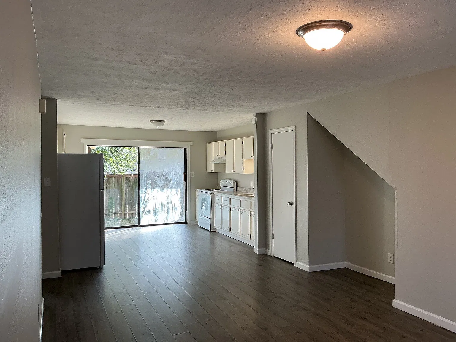 2 bed, 969 sqft, $950 — Photo 3