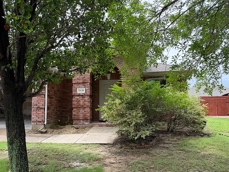 2620 Leisure Ln — Photo 1