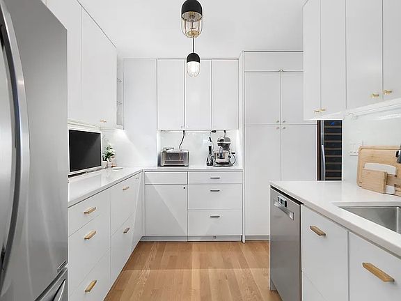 4th image of 1438 3rd Ave APT 2B