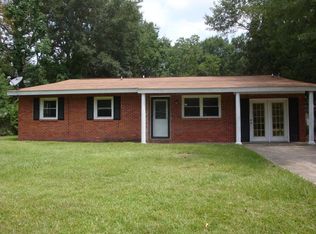 2807 Woodlawn Ave, Moss Point, MS 39563