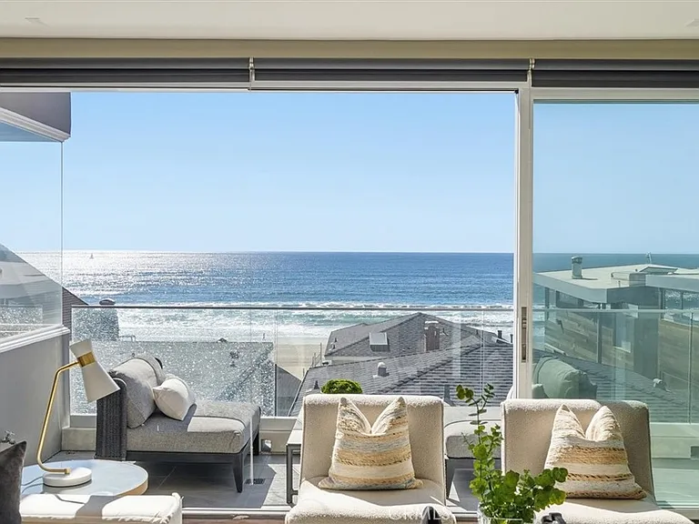2406 Ocean Dr — Photo 5
