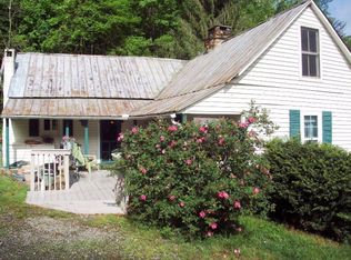 696 Stewart Cove Rd, Brasstown, NC 28902