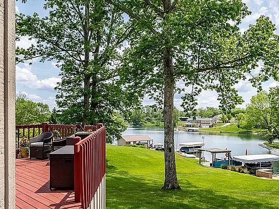 3rd image of 9567 Kelly Ct