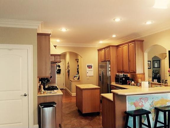 5th image of 203 Woodbriar Dr