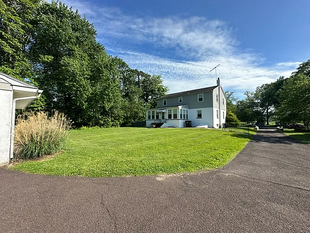 335 E Main St — Photo 2