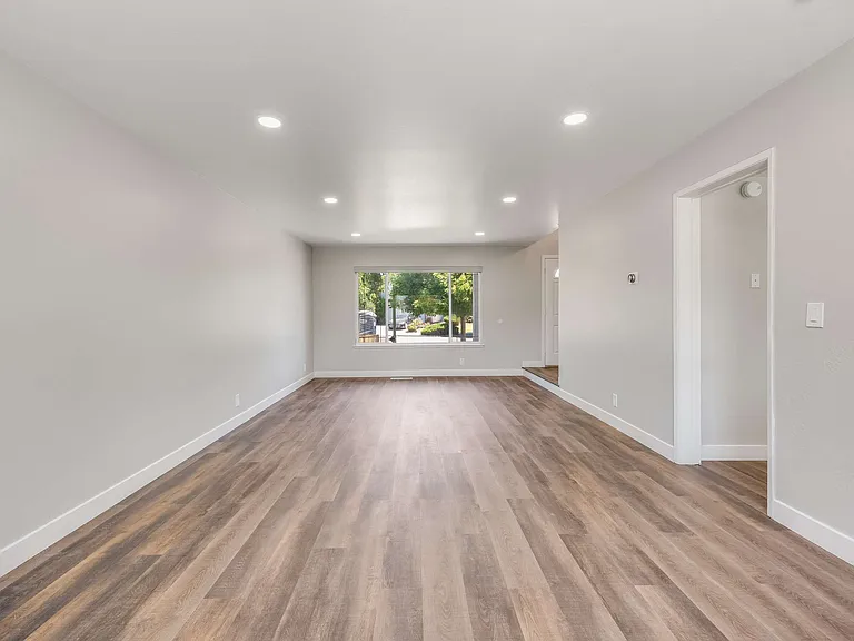 3147 Shriver Dr — Photo 5