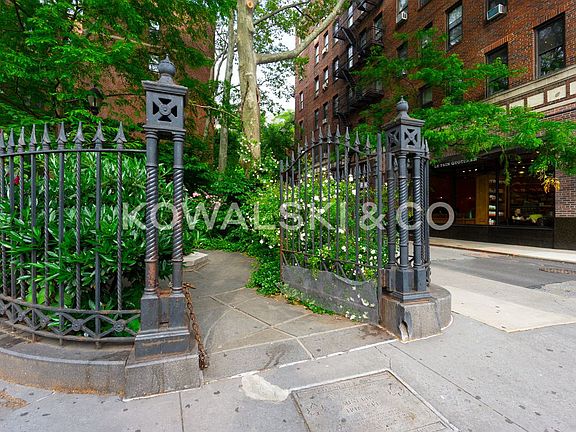 4th image of 290 6th Ave APT 3F