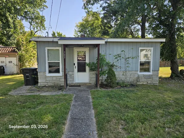 703 N James St, Carbondale, IL 62901