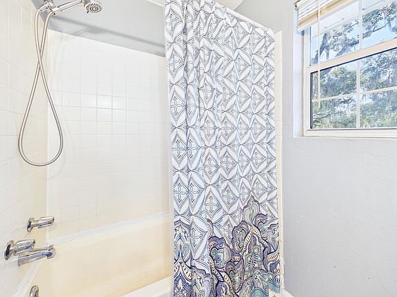 20th image of 117 Davis Dr