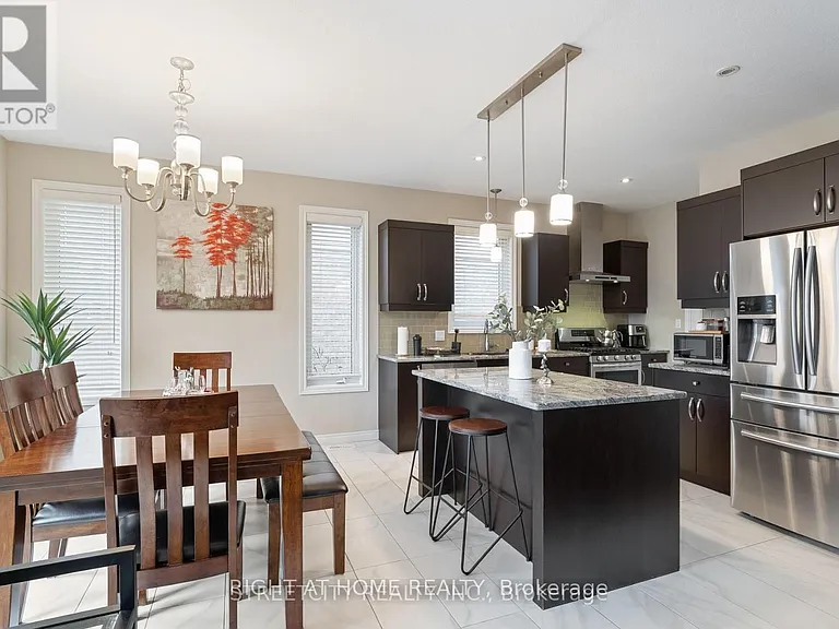 402 Tansbury St N — Photo 9