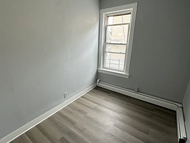 8 Garfield St #3 — Photo 2