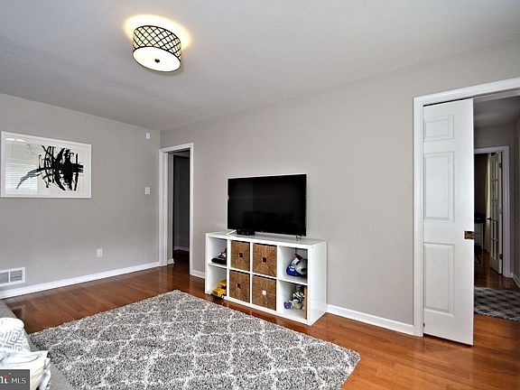2nd image of 341 Cambridge Ln