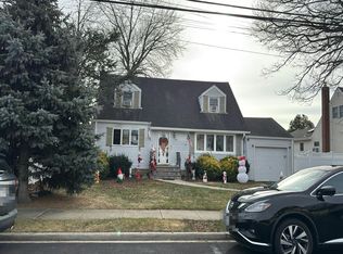 194 N Wisconsin Ave, Massapequa, NY 11758