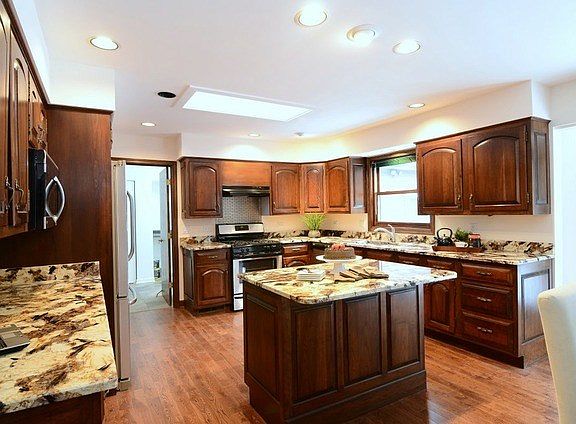 3rd image of 21958 W Whitehall Ct