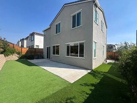 3 bed, 1828 sqft, $3,200 — Photo 3