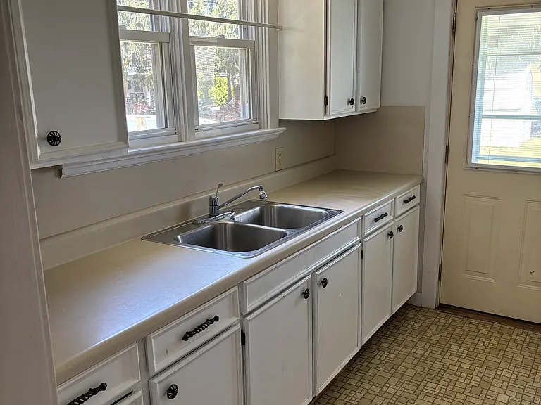 242 N Lincoln St #1 — Photo 4