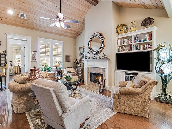 4th image of 104 Emerald Sands Ln