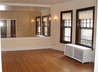5717 N Winthrop Ave, Chicago, IL 60660