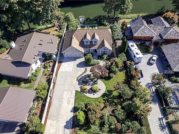2nd image of 102 Riverview Dr NE