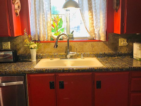 Kitchen has all new appliances.