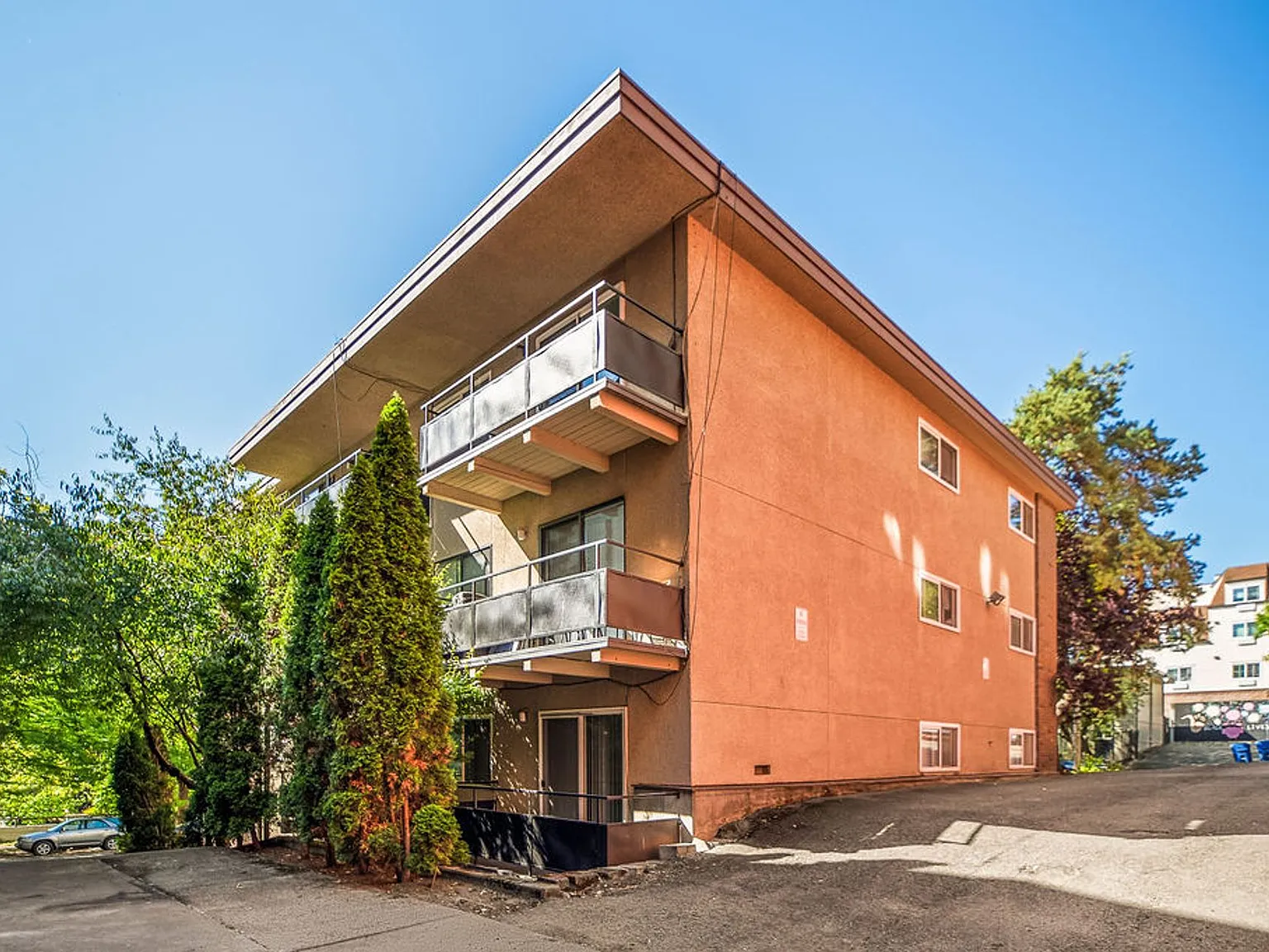 Hill Town Apartments — Photo 4