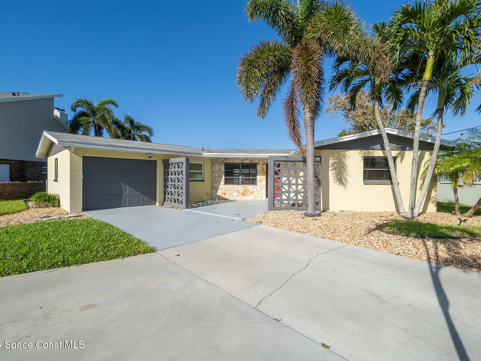 3 bed, 2.0 bath, 1486 sqft, $3,350 — Photo 2
