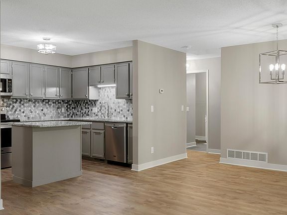 3rd image of 2302 Pinehurst Ln