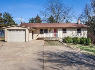 1700 Cedar Crest Dr, Manhattan, KS 66503