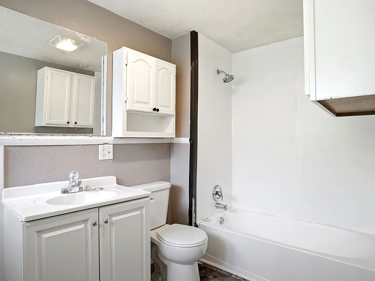 2923 Girard Ave N — Photo 15