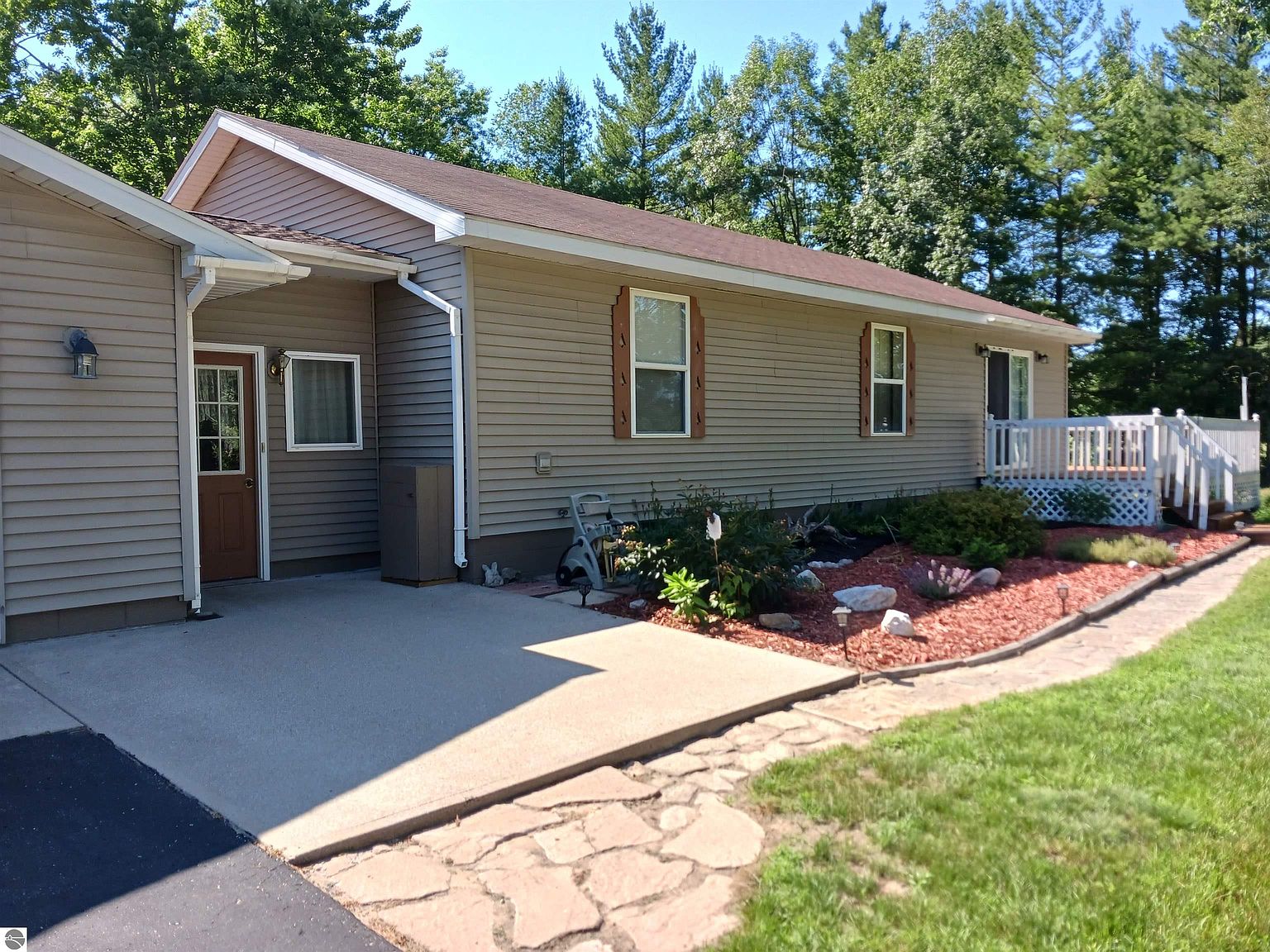 404 11th Ave, Tawas City, MI 48763 MLS 1913161 Zillow