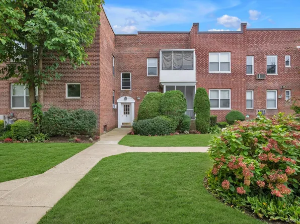 284 Central Avenue #A4, Lawrence, NY 11559