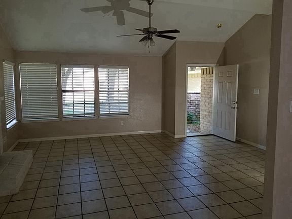 Entry to livingroom