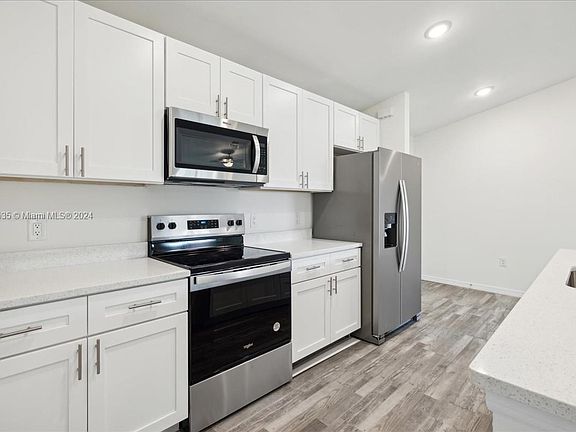 5th image of 3010 NE 4th Pl